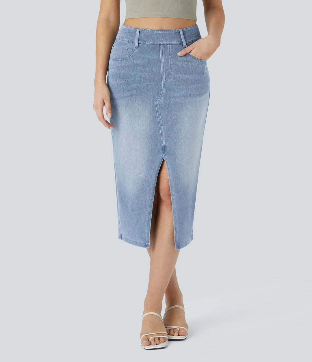 Blomqvist Stockholm® | Midikjol i denim med hög midja och flera fickor